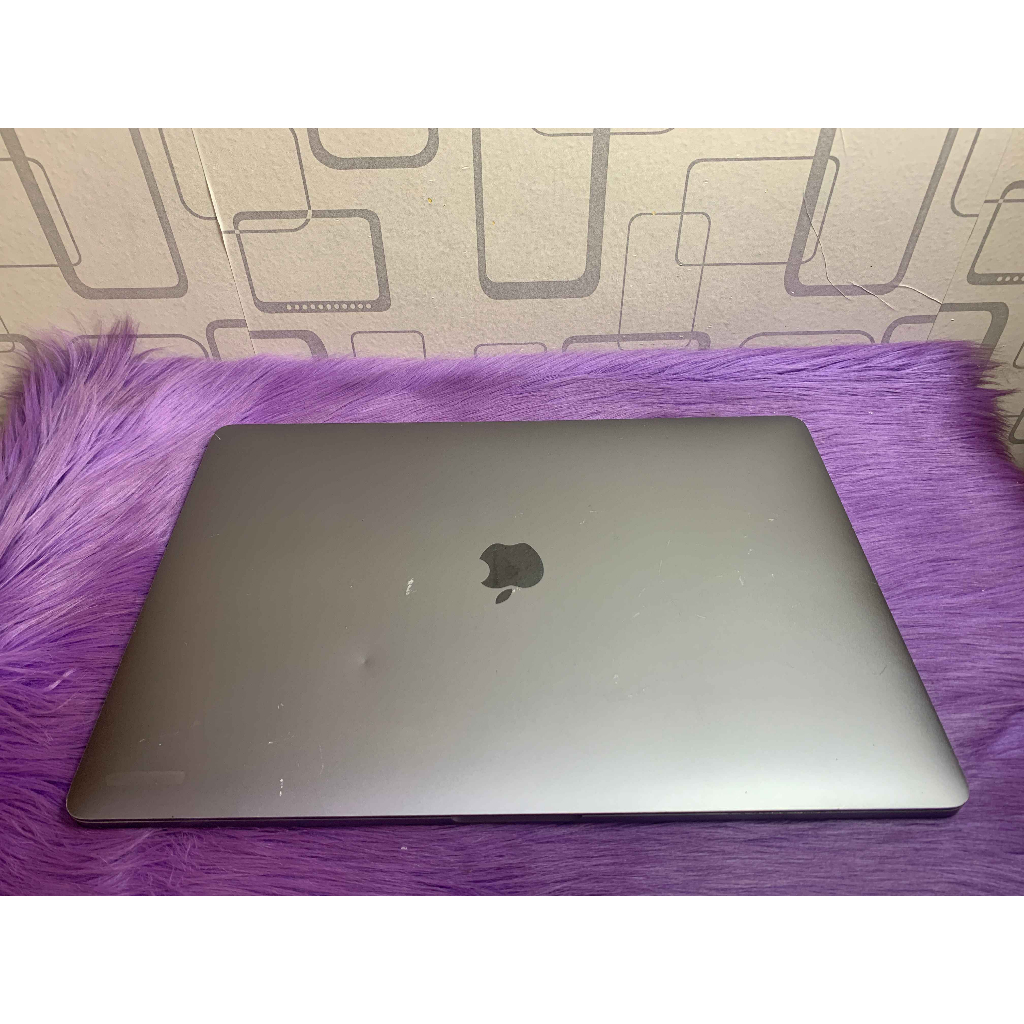 MacBook Pro Retina 15 2018 Core i7 16GB SSD 256GB VGA AMD 4GB Garansi