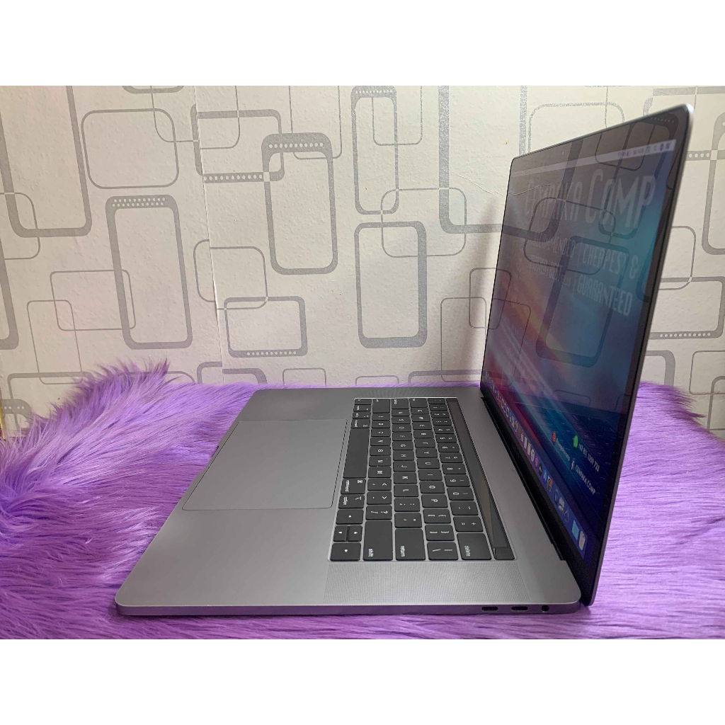 MacBook Pro Retina 15 2018 Core i7 16GB SSD 256GB VGA AMD 4GB Garansi