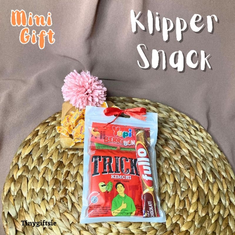 

[ READY STOCK ] Merah - Klipper Snack / Mini Gift / Hampers Snack / Mini Snack / Freebie Snack / Bingkisan Snack | Custom Tulisan Notes | Custom Gambar