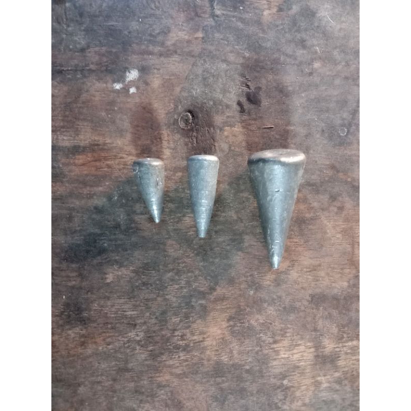 Timah pancing kerucut/segitiga