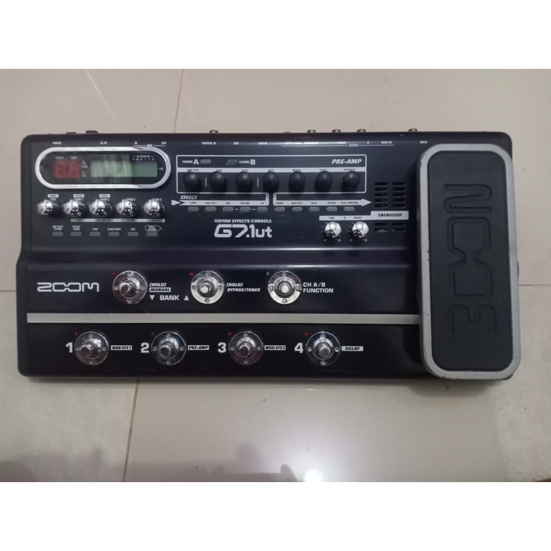 Efek Gitar Zoom g7.1ut