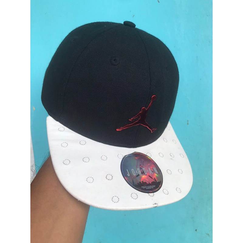 Topi Snapback Jordan logo besi