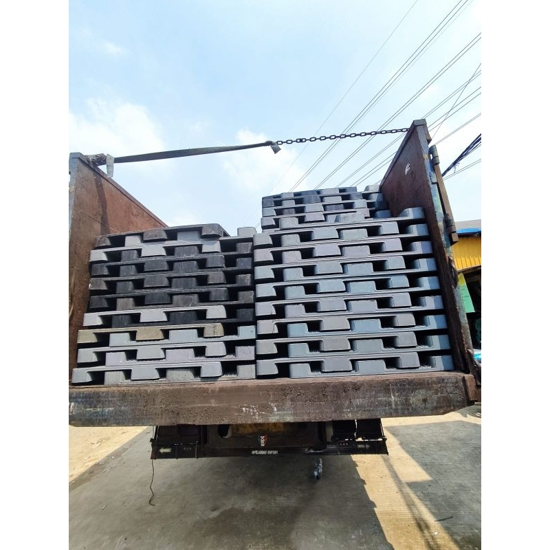 Pallet plastik bekas berkwalitas dan murah,rata flat UK 100x100x10,max 2 ton