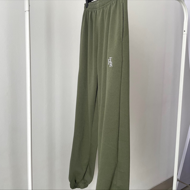 First Time Round - Classic Sweatpants - Army Green