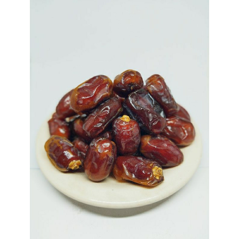 

Kurma madinah khalas super 1 kg/Kurma madinah/Kurma khalas/Oleh oleh haji dan umroh