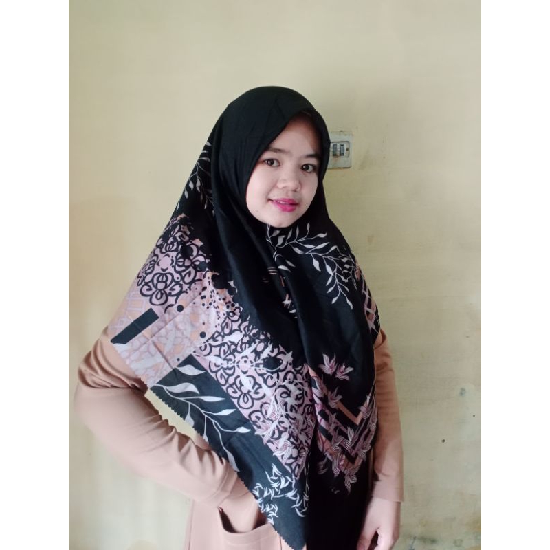 HIJAB SEGI EMPAT AZARA MOTIF VOAL TERBARU