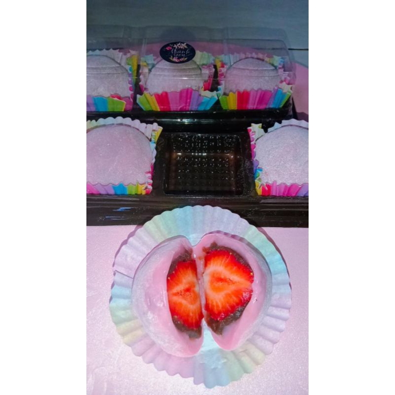 

Mochi strawberry / Ichigo daifuku
