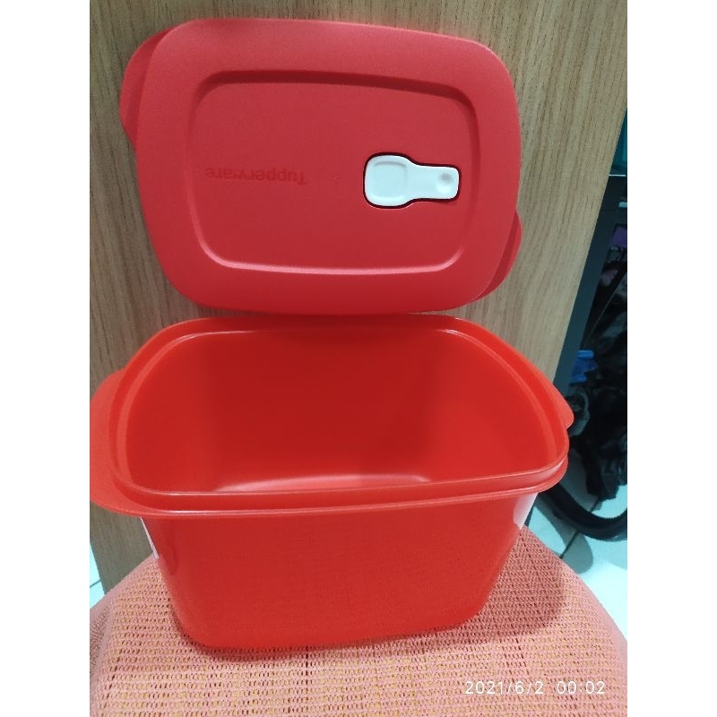 Tempat makan Tupperware