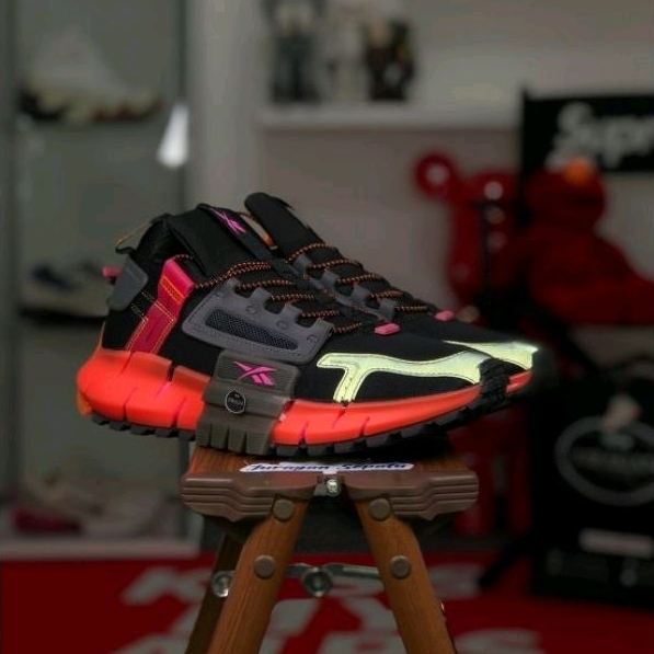 Reebok Zig Kinetica Edge &quot;Black/Proud Pink-High Vis Orange&quot;