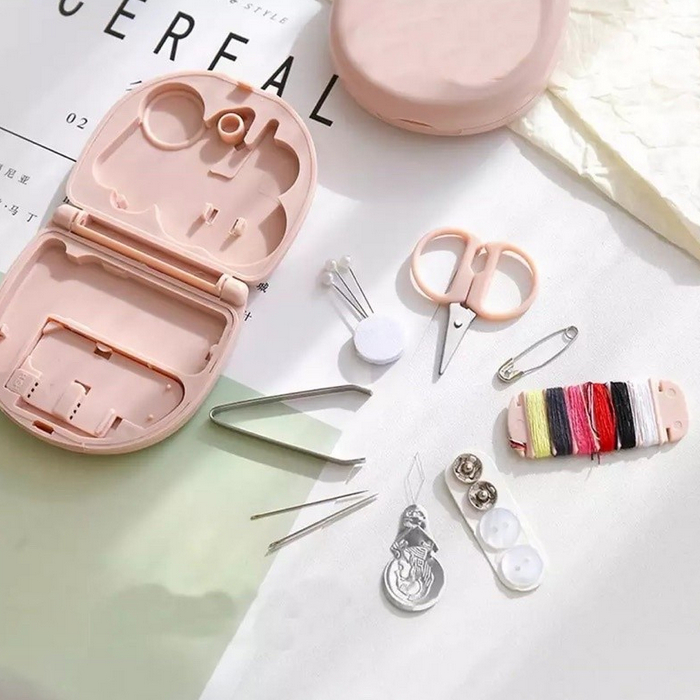 A614-A615 PERLENGKAPAN MENJAHIT MINI sew sewing kit traveling travel portable alat paket menjahit benang jarum gunting lipat warna warni pink biru pentul peniti hobi koleksi baju celana bahan kain box pinset tekstil soft furnishing