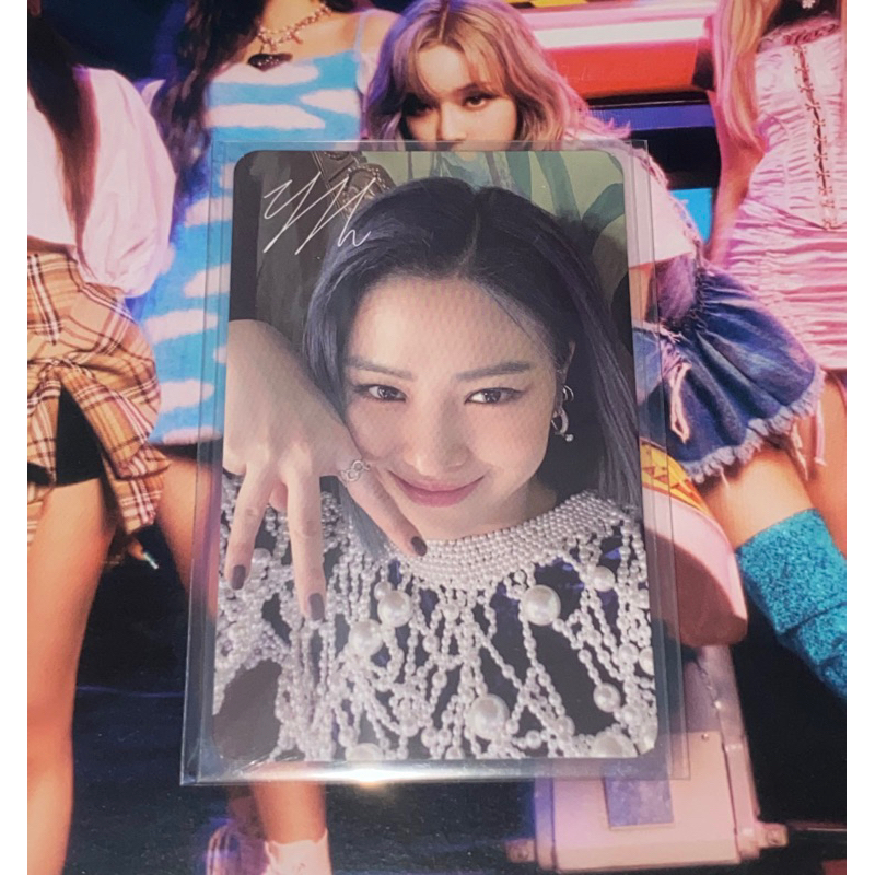 ITZY RYUJIN WANNABE ITZ ME SIGNED OFFICIAL PHOTOCARD