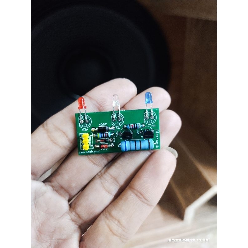 led indikator signal on dan clip