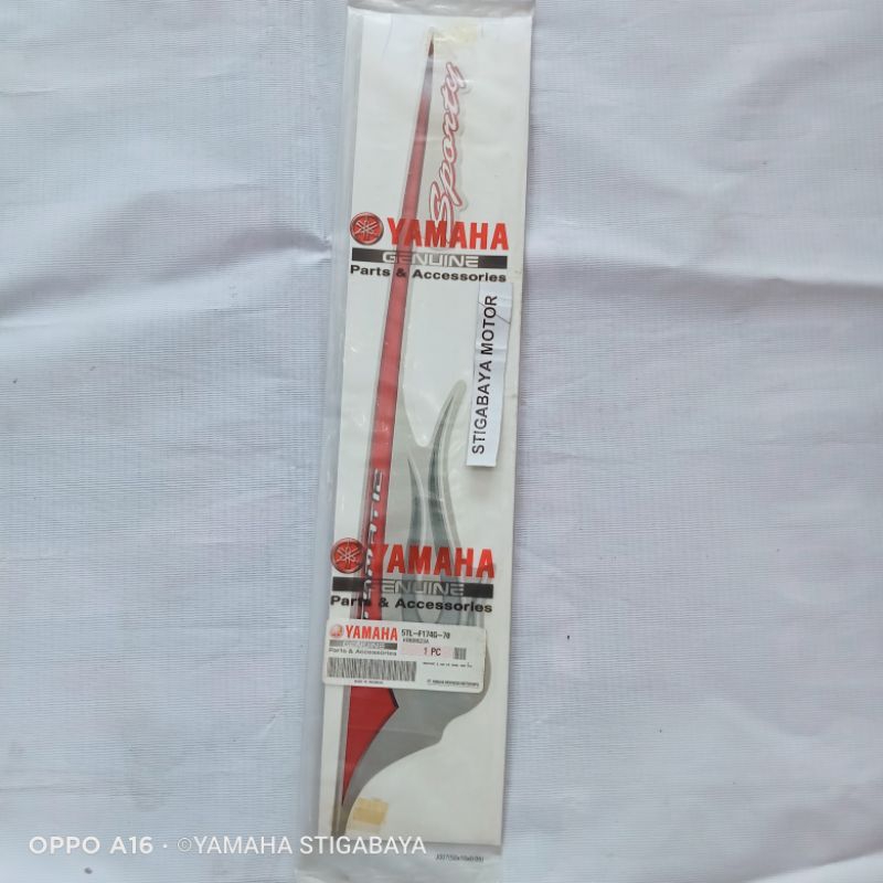 striping bodi belakang kiri Mio sporty silver graphic body belakang kiri Mio silver sticker kempol b