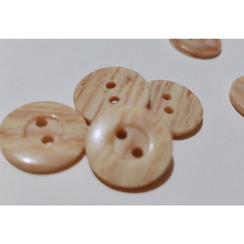 (12 biji) Kancing plastik wood ukuran 15 mm