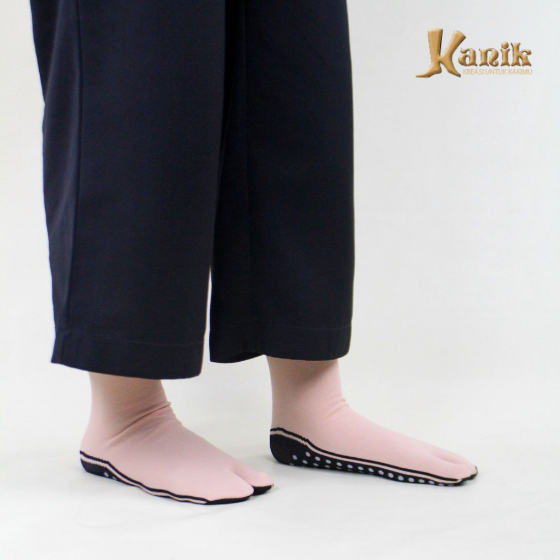 Kaos Kaki Jempol Anti LICIN Anti KOTOR Telapak Hitam ukuran M setengah betis - KANIK