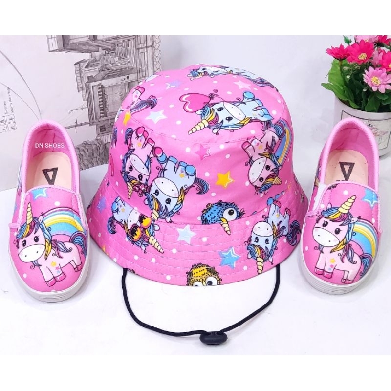 Paket Sepatu Anak Perempuan Paket Slip On Anak Perempuan dan Topi Bucket Anak Perempuan Paket Sepatu Flat Topi Anak Karakter Unicorn Pink