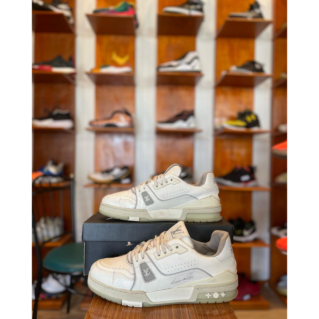 Luois Vuitton Trainer Triple White Signature