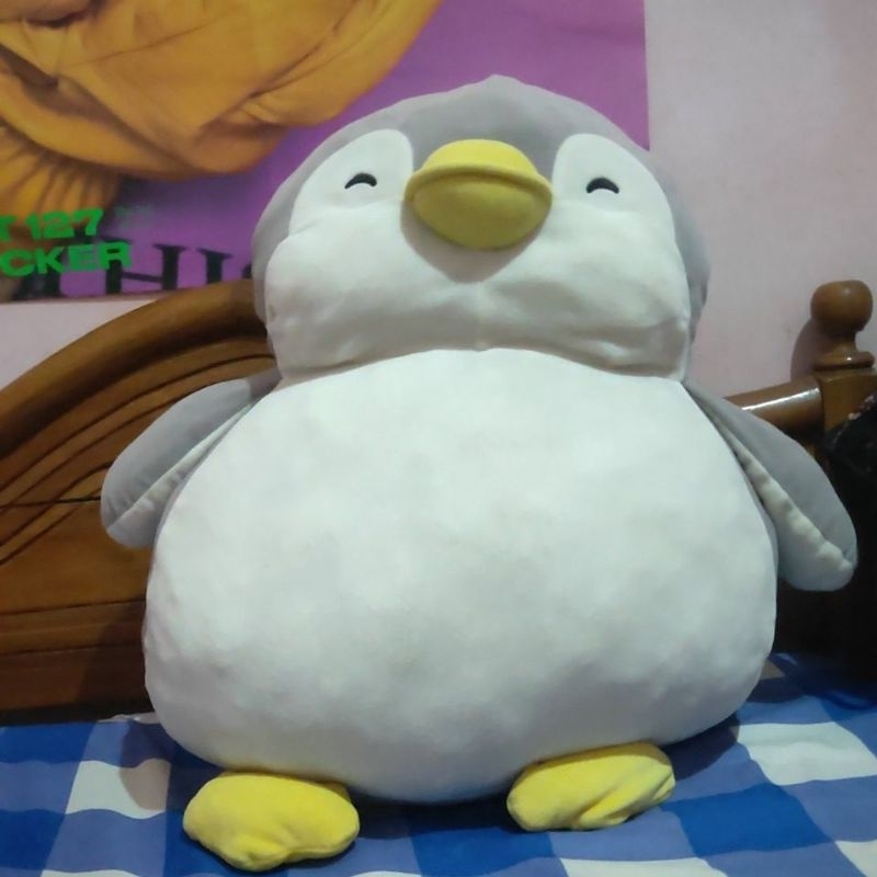 preloved boneka pinguin miniso doyoung