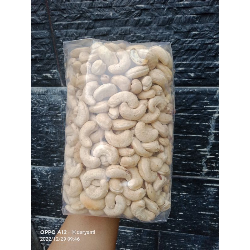 

kacang mete mentah kualitas jempolan 1kg