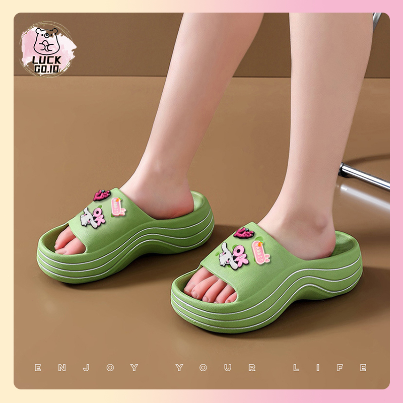 Sandal Slop Wanita Wedges Import Sendal Fuji Viral Jibbitz Kekinian Sandal Jelly Karet Selop Baim Lucu Stiker 3D Platfrom Tebal Elastic Empuk Eva