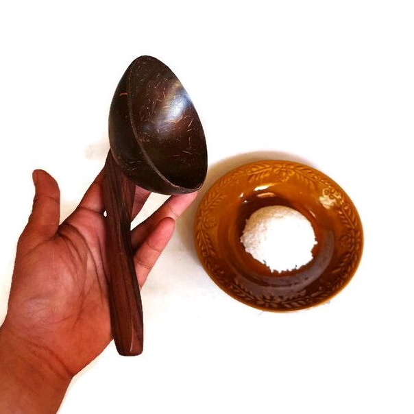 Centong cetakan nasi batok kelapa / irus batok kelapa/ centong nasi padang / sendok batok  kelapa