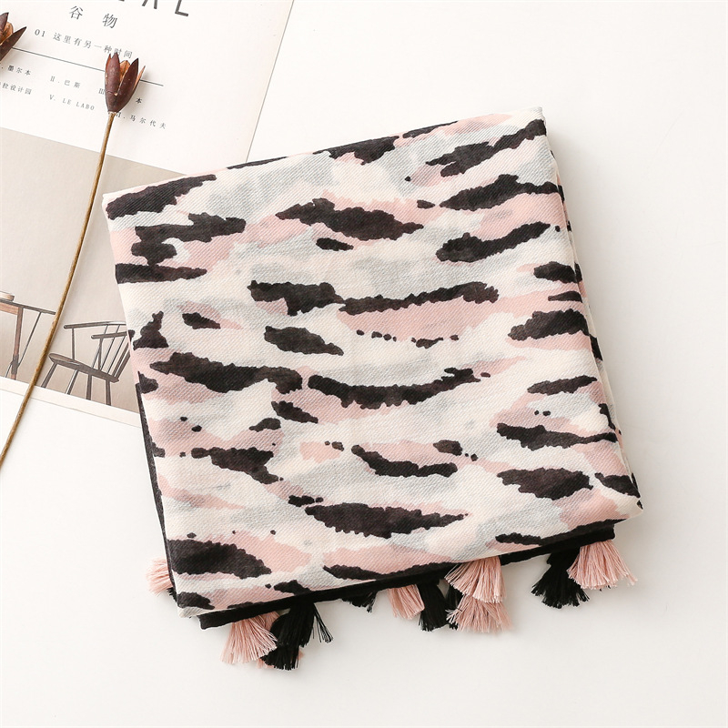 ITSFRIDAY MULAN Scarf - Premium Pashmina Shawl Selendang Syal Pasmina Hijab Import Motif Leopard Hitam Cream Tassel