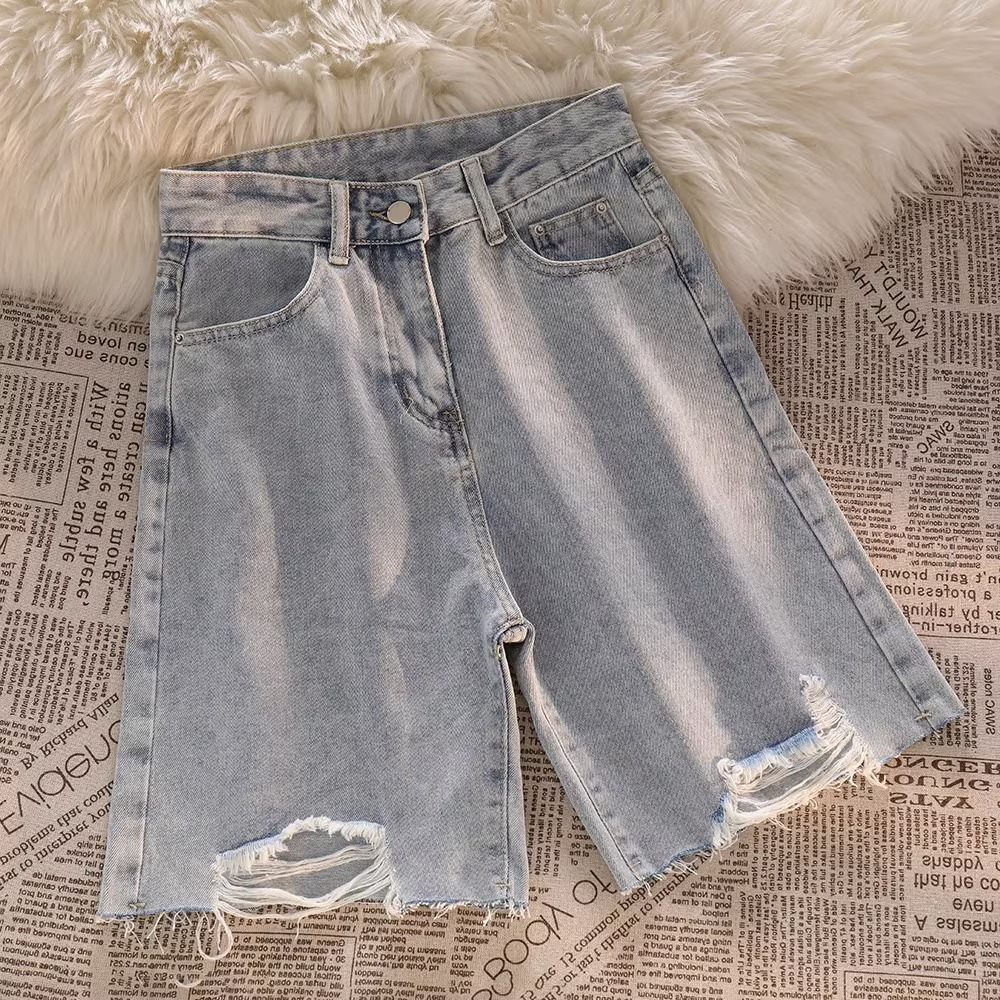 Robek Robek Highwaist Loose Celana Pendek Jeans Wanita Fashionable