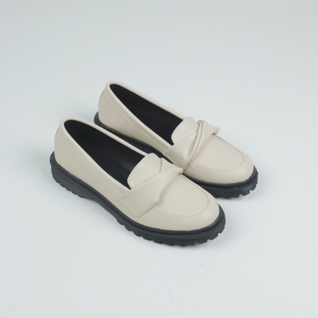 Livia Hazel Sepatu Docmart Wanita / Loafers Wanita DC02