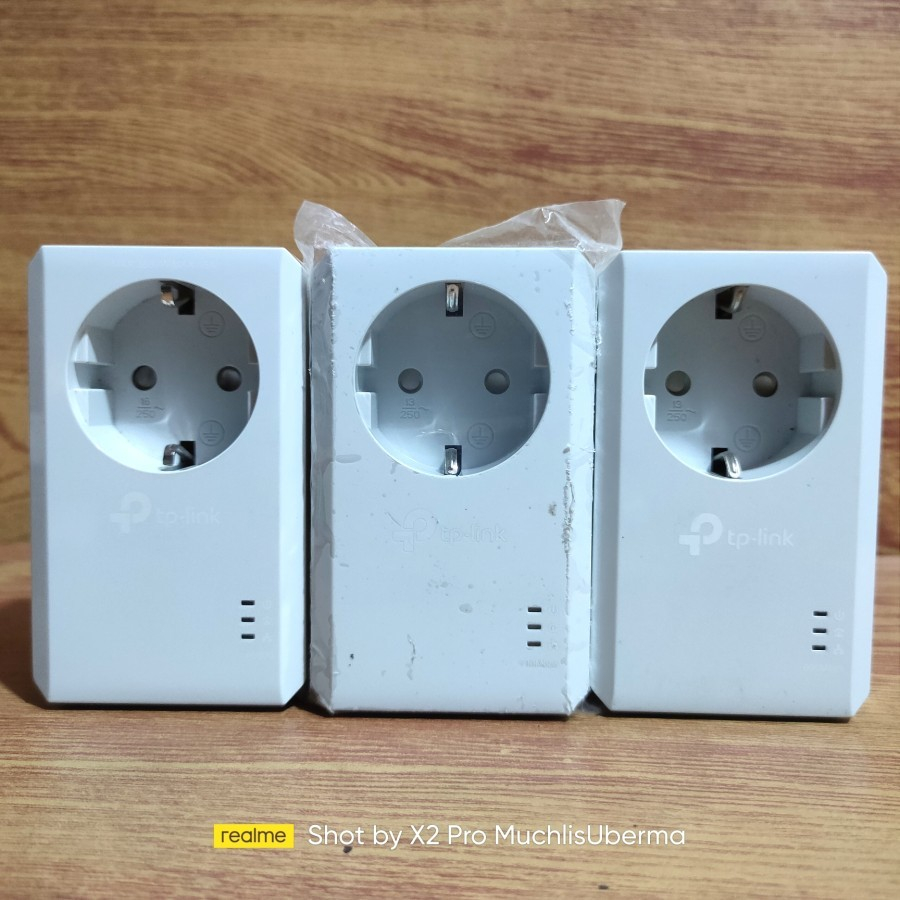 TP-LINK TL-PA4010P AV600 AV500 Passthrough Powerline Tplink