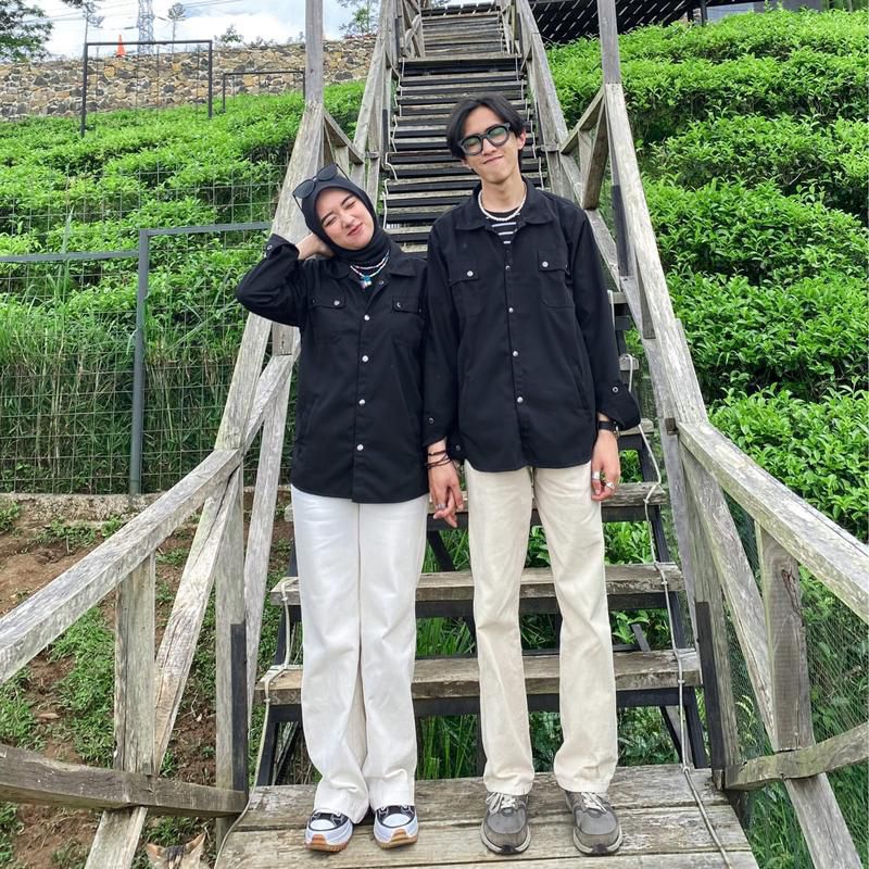 Kemeja Couple Pasangan Kekinian Remaja Lengan Panjang Korean Semi Parka - Kemeja Oversize Pria Wanita - Outer Kemeja Wanita