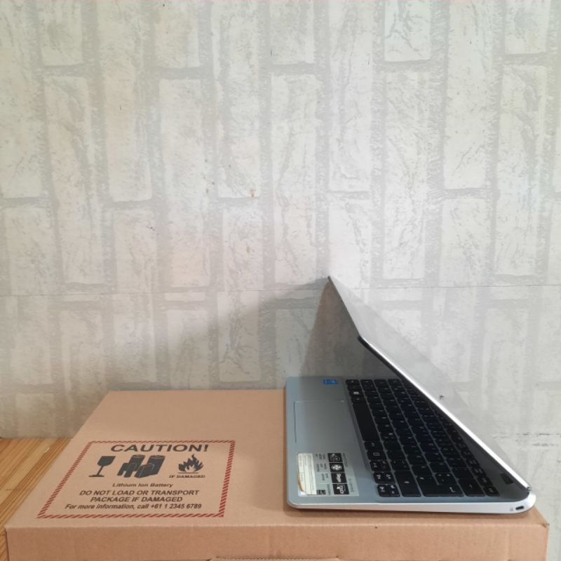 Laptop Acer Aspire 5750 intel Cor i5-2430M Ram 4Gb/HDD 500Gb 15inch Windows 10 Layar 14inch office lengkap siap pakai