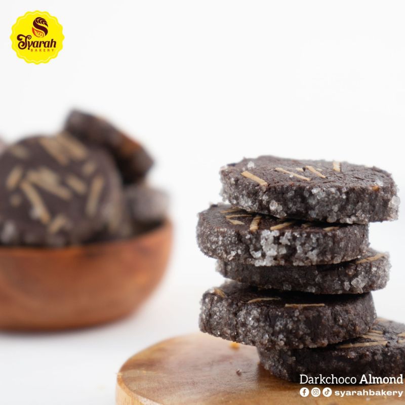 

DARK CHOCO ALMOND SYARAH BAKERY