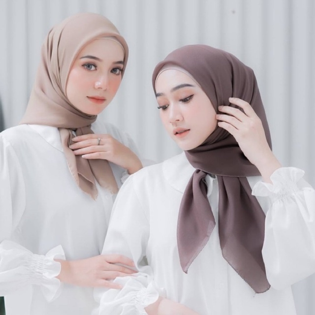 Jilbab Segi Empat Bella Square Hijab Polos Sr214so