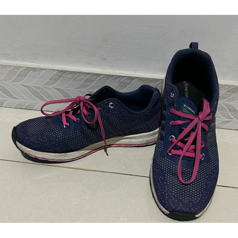 sepatu tomkins running