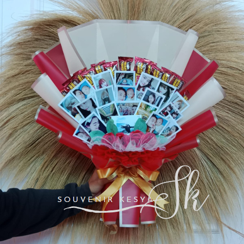 BEST PRODUCT Buket isi Foto Polaroid dan Coklat Bengbeng, Elegan Kado Ulang Tahun Custom Hadiah Unik