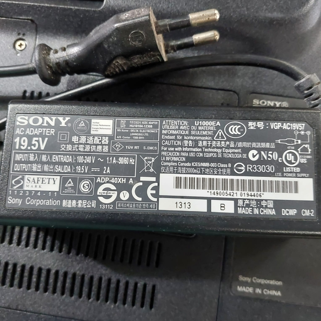 adaptor laptop sony vaio 19,5v 2a seken original