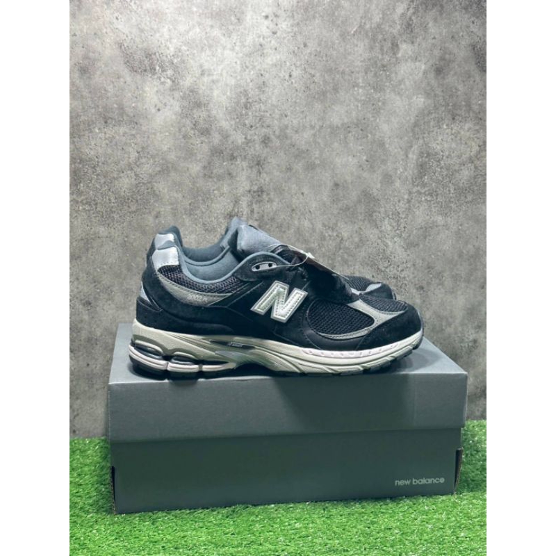 Sepatu NB 2002R Black White - Premium Import