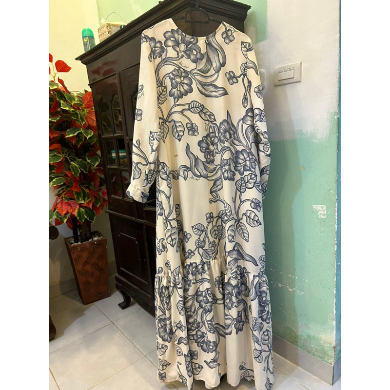 Amara Dress wearing klamby