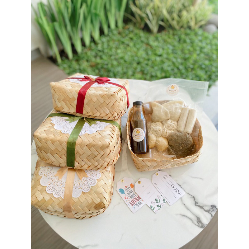 

Paket Hampers Pempek Avin