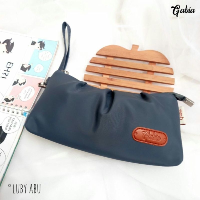 Luby pouch by gabia