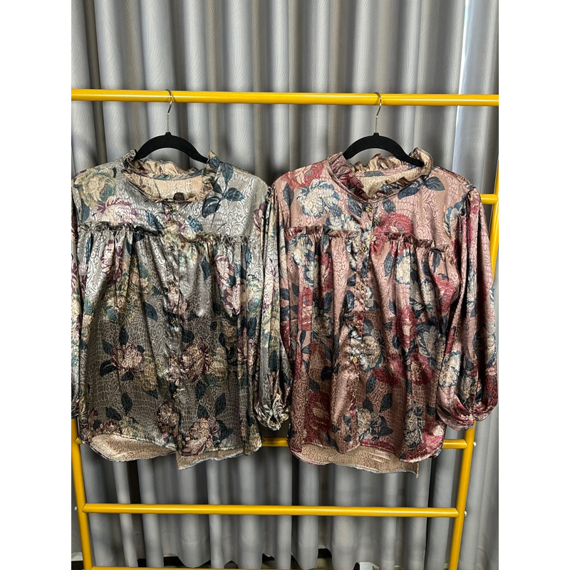 kemeja wanita satin motif bunga