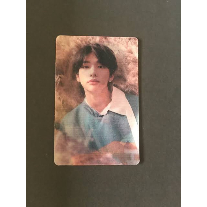 LENTICULAR LEVANTER HYUNJIN