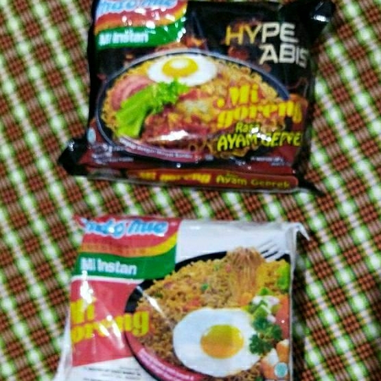 

indomie goreng ayam geprek dan ori