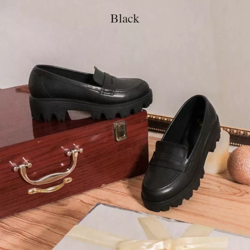 [PRELOVED] Sepatu Docmart Wanita AliveloveartsMonday Hak 5cm Style Korea Loafer Platform