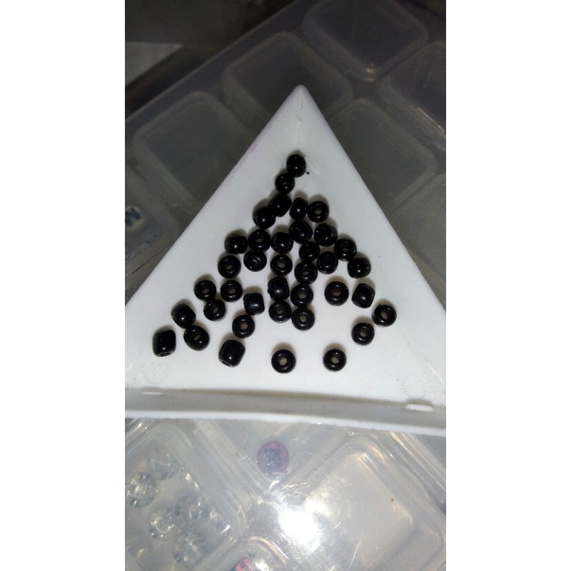 Manik mote pasir 4mm hitam doff