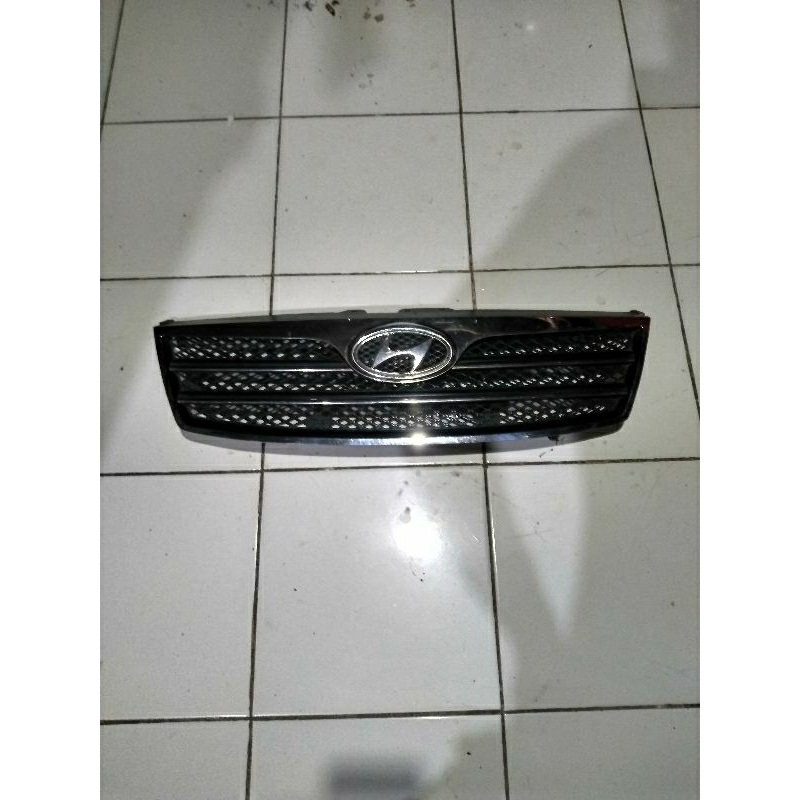 grill hyundai Avega 2008