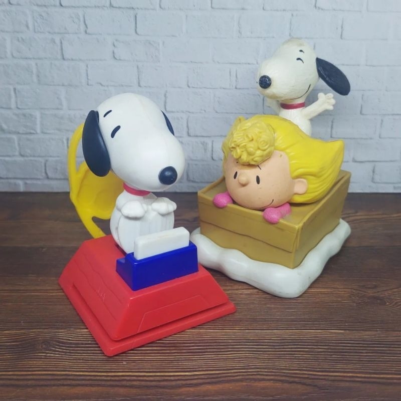Snoopy and peanuts happy meal mcd kfc set 2pcs