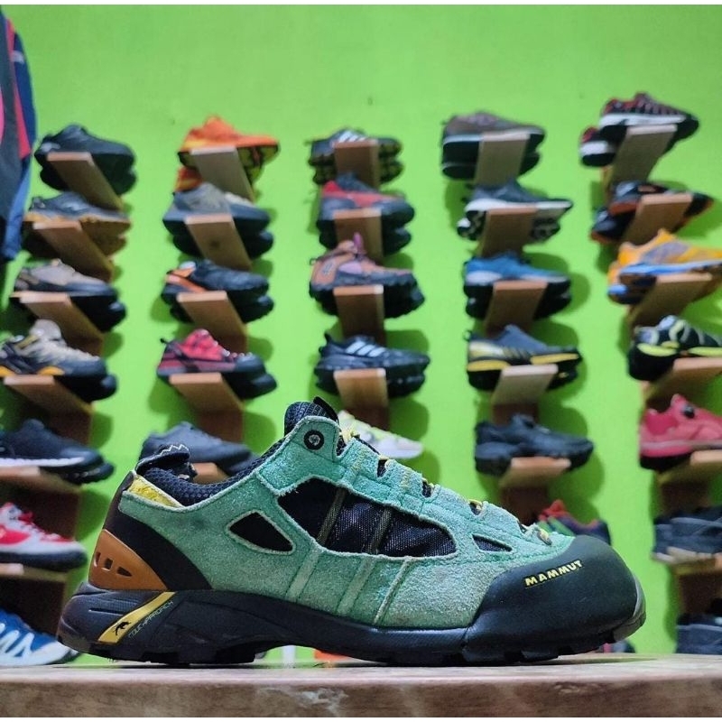 SEPATU OUTDOOR MAMMUT