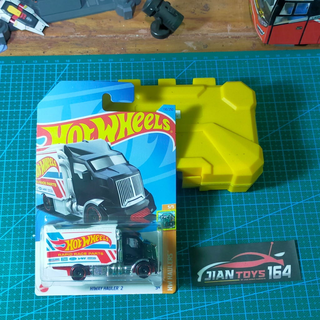 Hot Wheels Hiway Hauler 2
