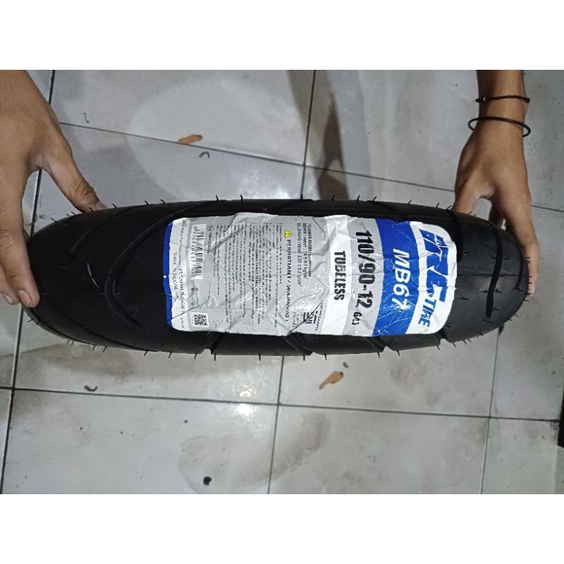 ban luar Irc 110/90-12 MB67